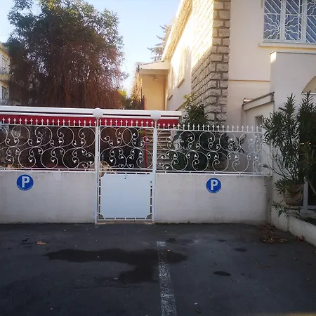 Les Troenes 2* Montpellier