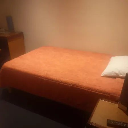 Hotell Les Troenes Montpellier