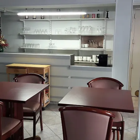 Les Troenes Hotell 2*