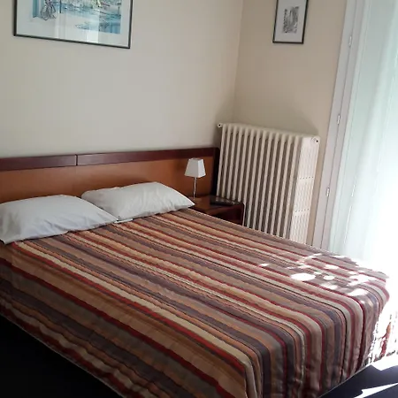 Hotell Les Troenes Montpellier