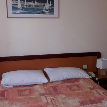 Hotell Les Troenes 2*