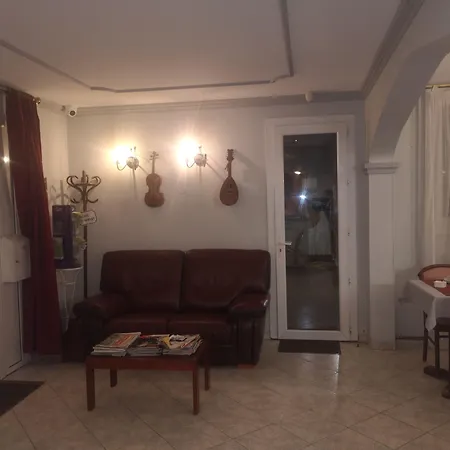 Hotell Les Troenes 2*