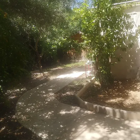 Hotell Les Troenes 2*