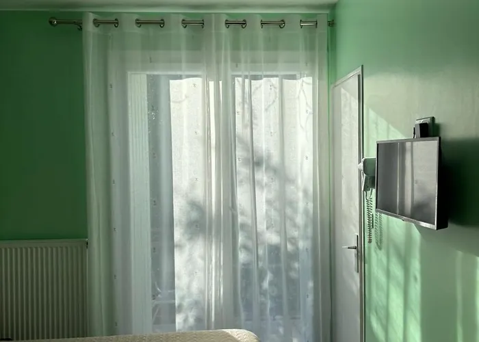 Hotel Les Troenes 2*