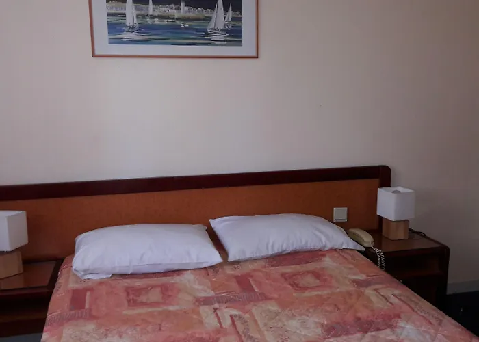 Hotel Les Troenes 2*