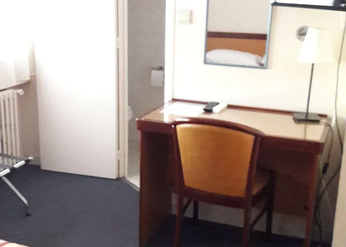 Hotel Les Troenes 2*