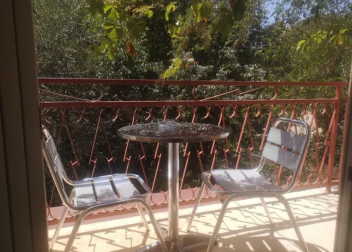 Hotel Les Troenes 2*